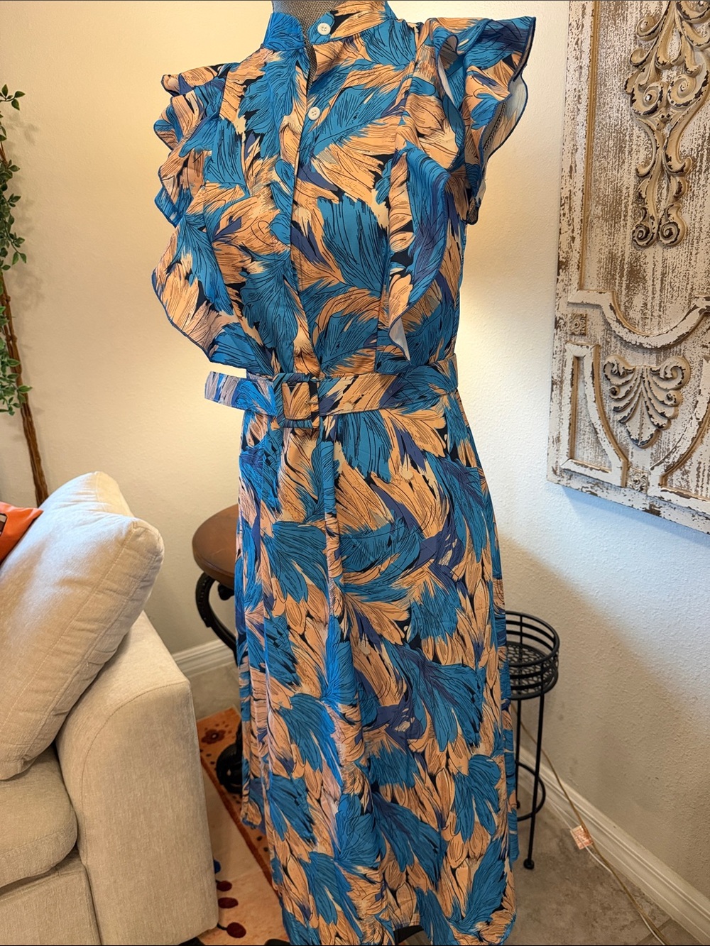 💕 Blue and Tan Feather-Print Ruffle Maxi Dress 💕
